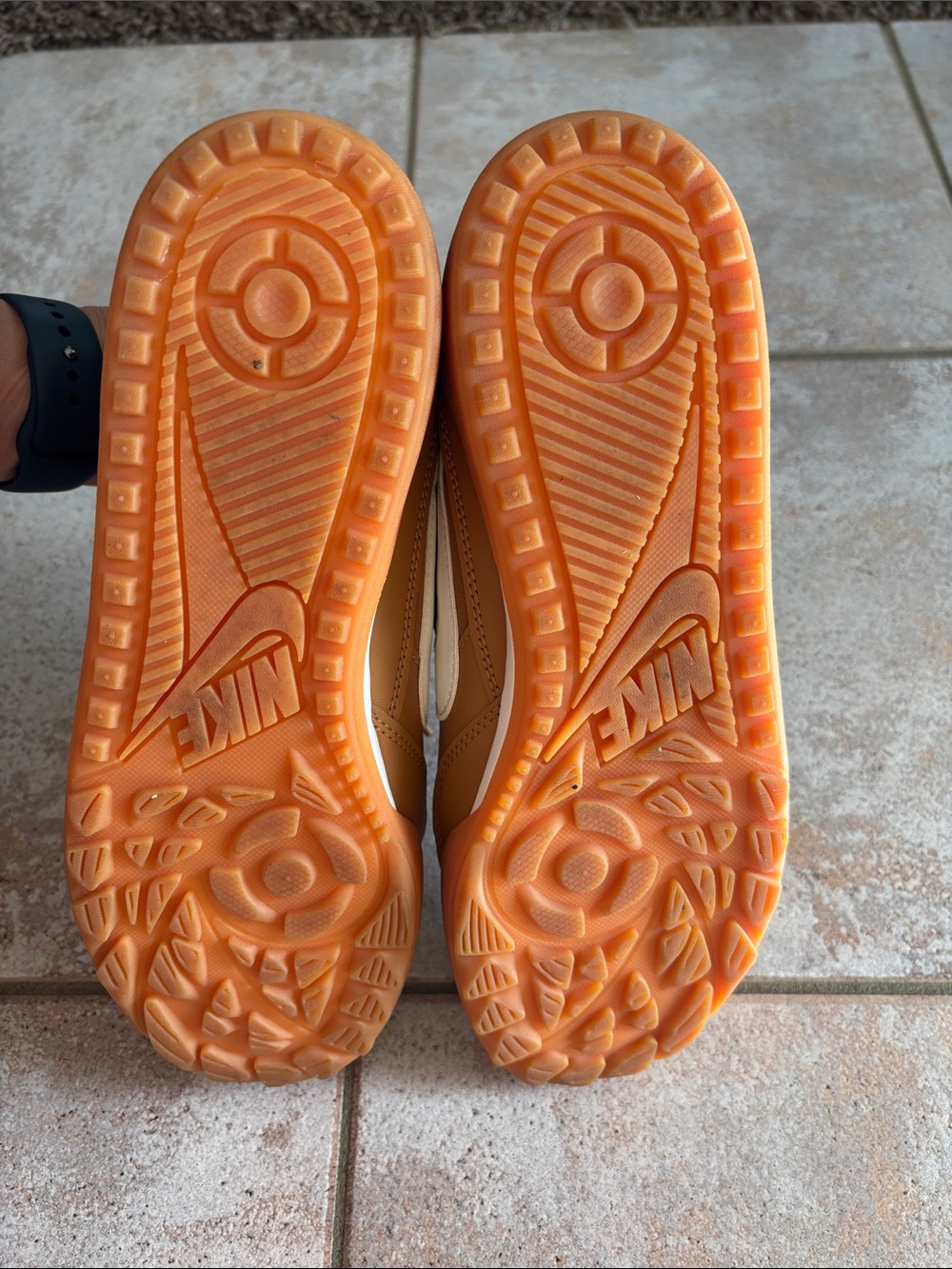 Nike Tan/Brown Low-Top Sneakers with White Swoosh - Picture 4 of 4
